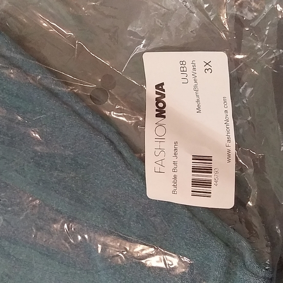 Fashion Nova "Bubble Butt Jeans" (3X) - Picture 4 of 15